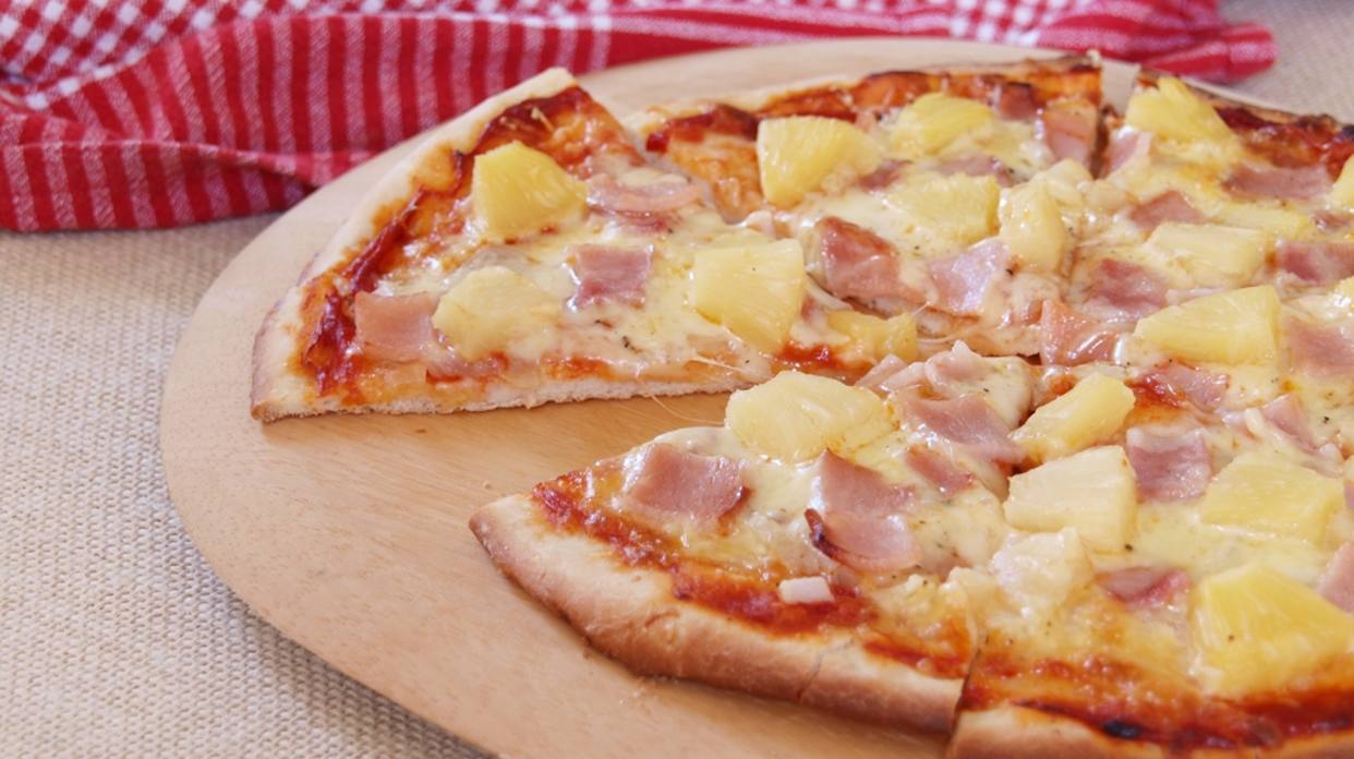 Origen de la controversial pizza de ananá