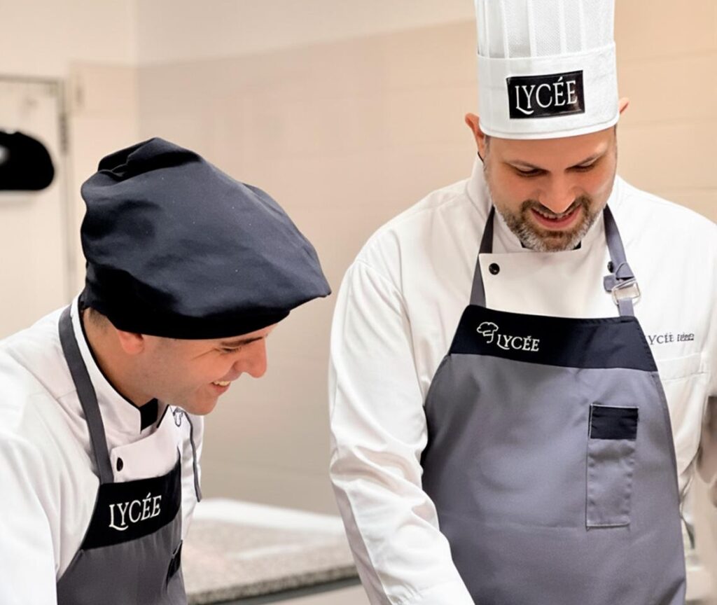Profesores en el obrador de pastelería