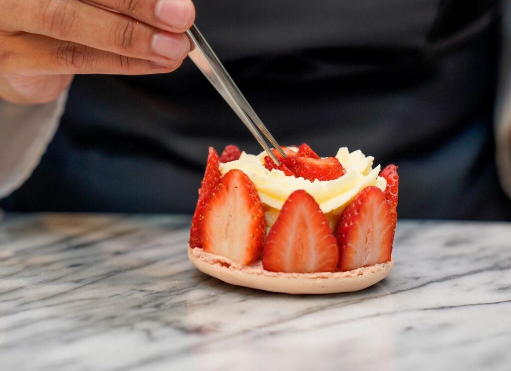 Emplatado de postre de pistacho