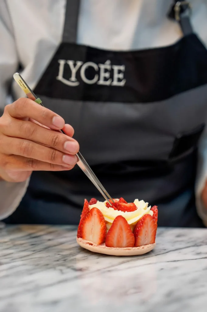 emplatado-de-postre-de-pistacho-w